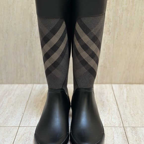 Women's Authentic Burberry Rain Boots - Gently used, worn only a few times. - Picture 6 of 7